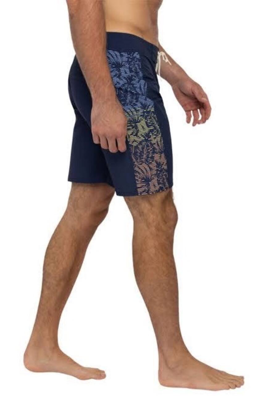 Travis Mathew Beach Break Board Shorts Size 36 Tropical Resortwear Palm Tree